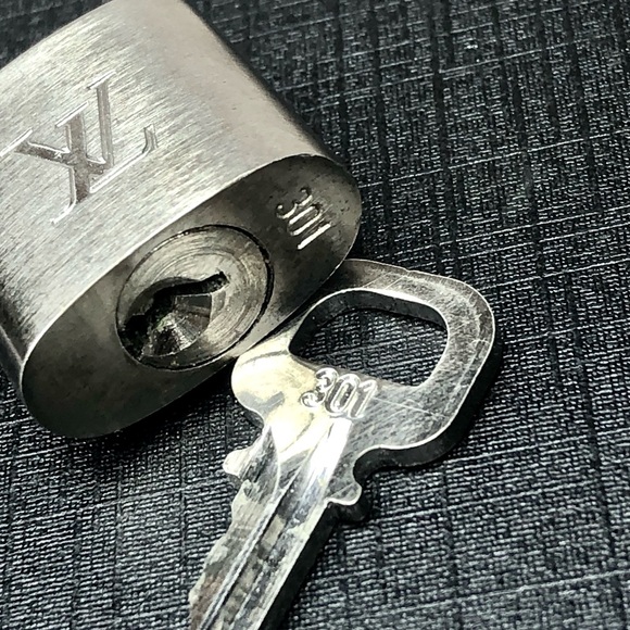 LOUIS VUITTON Brushed Palladium Lock and Key Silver Padlock Rare #301 - Picture 5 of 8